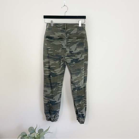 [Express] Women's Camo Print High Rise Jogger Style Straight Leg Cargo Pants - Picture 8 of 9